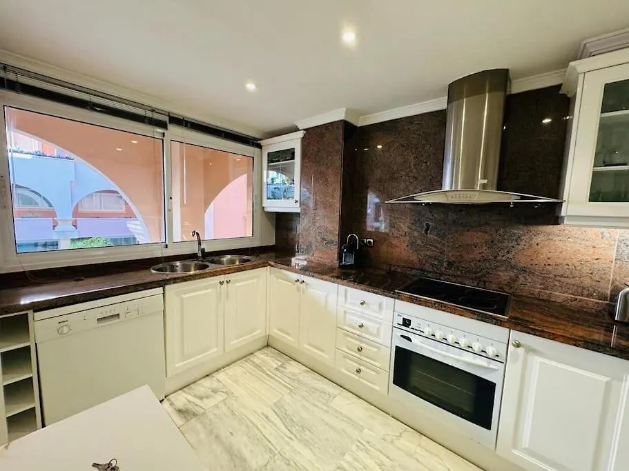 Magna Marbella 2 Bed Apt With Speacular Sea Views location